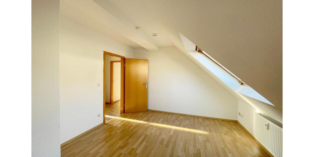 Großzügige 3-Raum-Dachgeschosswohnung mit Balkon und Stellplatz 3 zimmer