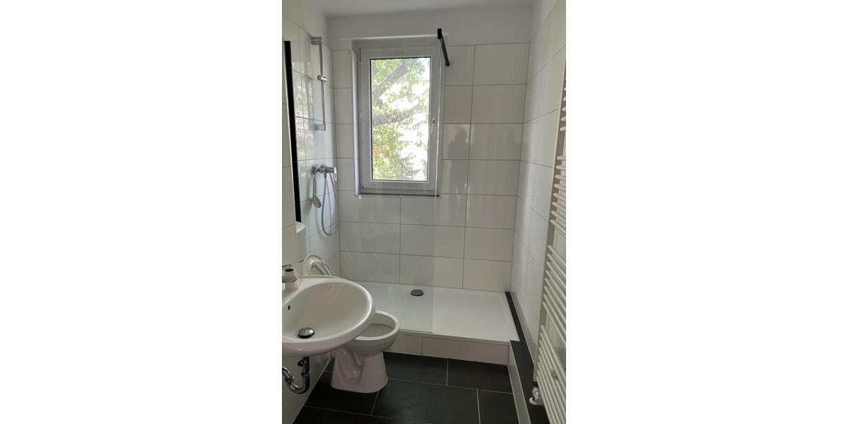 Mit Balkon und Dusche! 3 zimmer