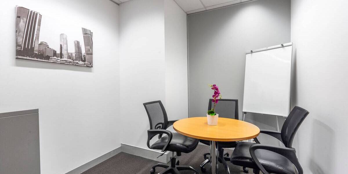 Privater Büroraum für 3 Personen in Regus Aircargo Businesspark zimmer