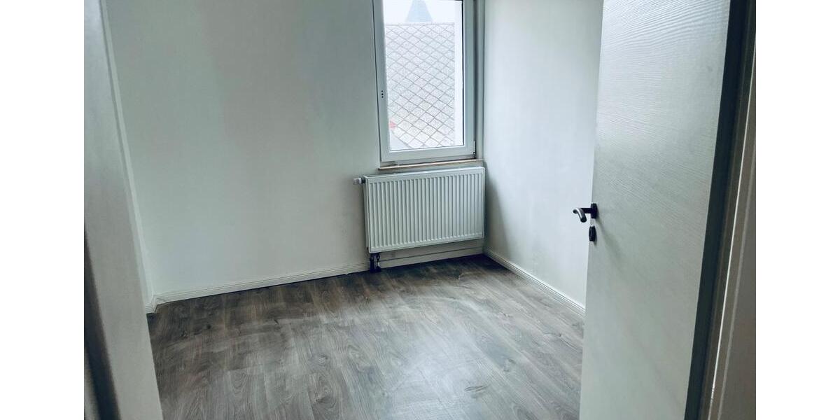 Etagenwohnung Hohenmölsen - 4 Zimmer, 84 m&sup2;, 515&euro; | Angebot:25747438