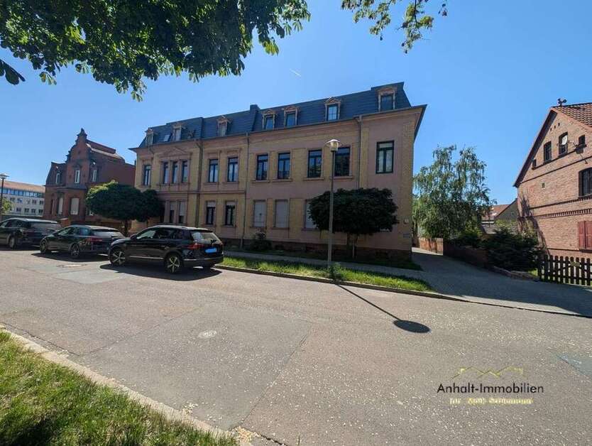 Wohnung zum Mieten in Bitterfeld 650 € 95.07 m²