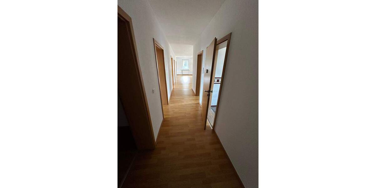 Etagenwohnung Merseburg Kötzschen - 5 Zimmer, 127 m&sup2;, 889&euro; | Angebot:26217767