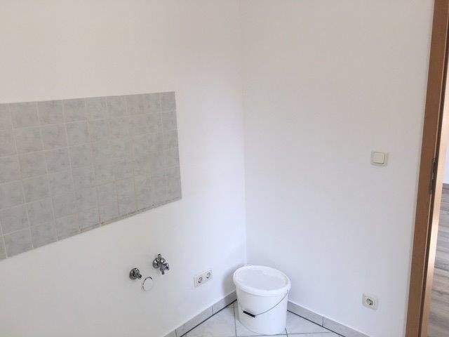 HELLE WOHNUNG MIT BALKON, LIFT UND TG-STELLPLATZ SUCHT NEUEN MIETER!!! 2 zimmer
