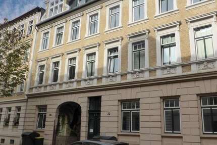 Wohnung zum Mieten in Halle 230 € 27 m²