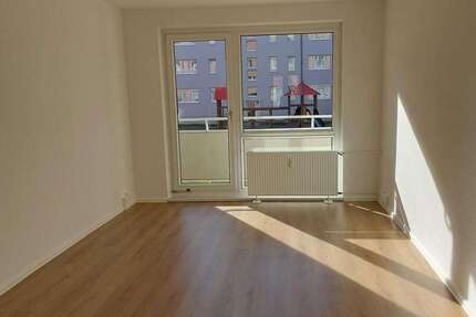 *Hochwertig sanierte 3-Raum-Wohnung mit Balkon in ruhiger Lage * 3 zimmer