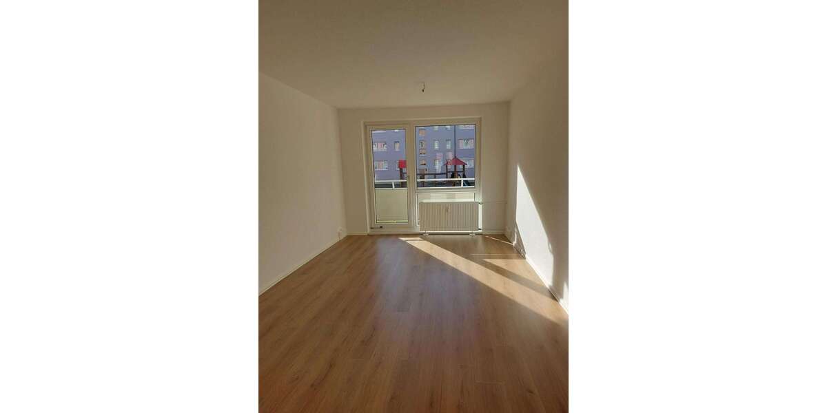 *Hochwertig sanierte 3-Raum-Wohnung mit Balkon in ruhiger Lage * 3 zimmer