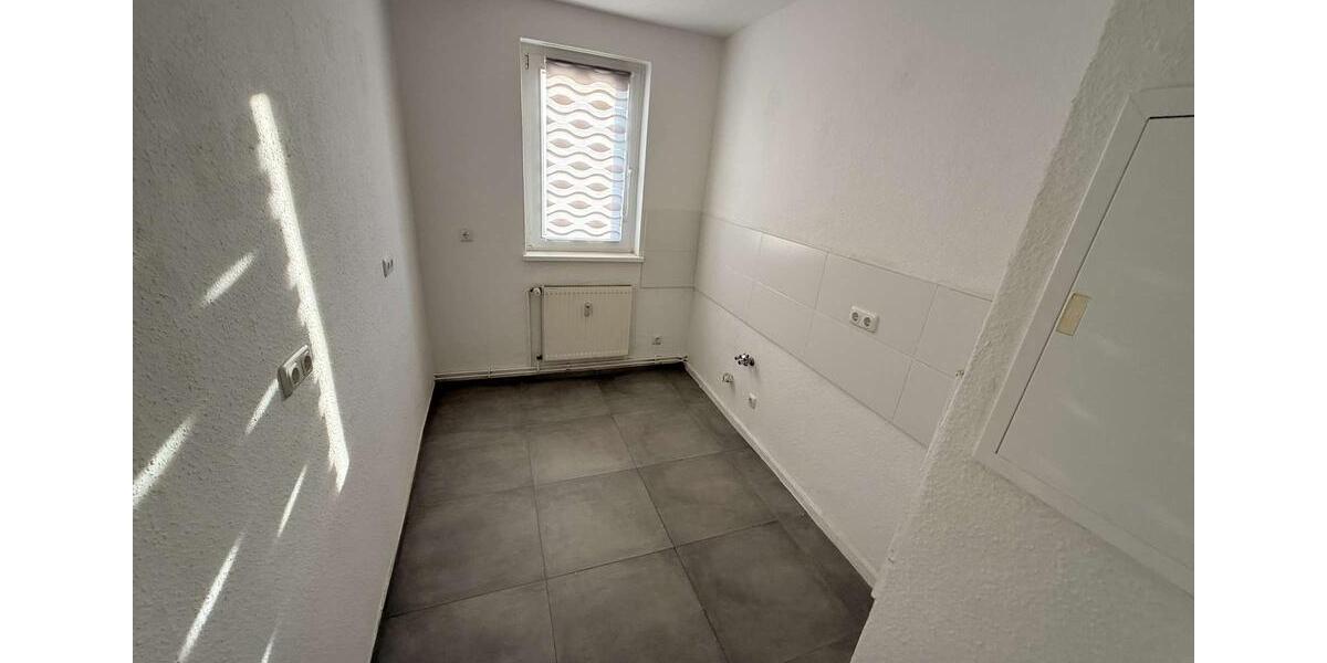 Etagenwohnung Schkopau - 2 Zimmer, 49 m&sup2;, 370&euro; | Angebot:26181118