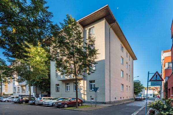 2-R-Wohnung mit Fußbodenheizung im Bad wartet auf einen neuen Mieter zimmer