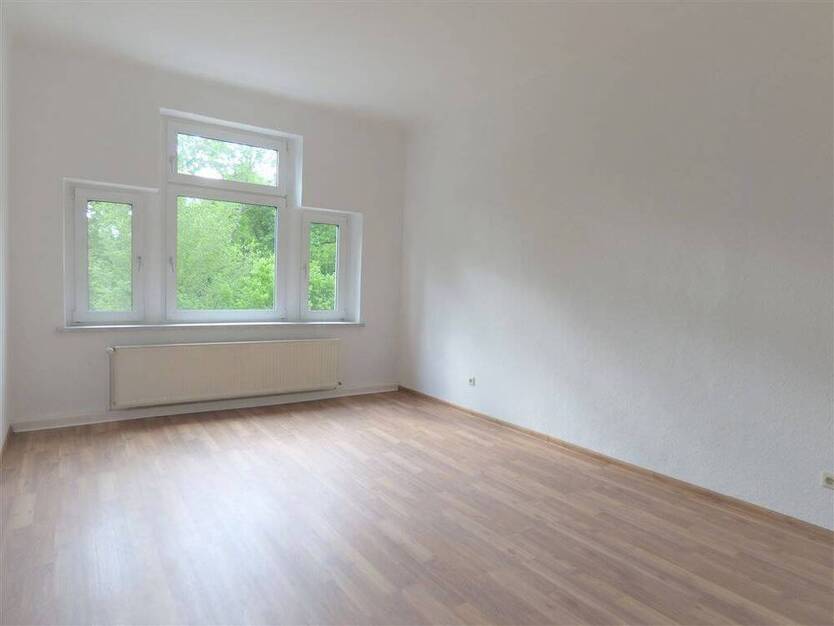 Leutzsch - Schöne 3 Zi.- Whg., Gäste WC, Loggia, frisch saniert!