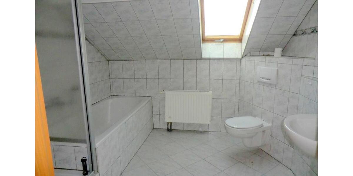 Dachgeschoßwohnung Merseburg - 6 Zimmer, 104 m&sup2;, 790&euro; | Angebot:20471889