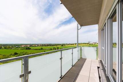 ERSTKLASSIG UND EINZIGARTIG 3-Raum-Wohnung mit Südbalkon, Weitblick & PKW-Stellplatz 3 zimmer