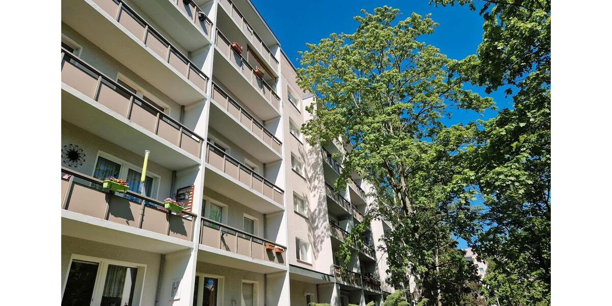 **JETZT EINZIEHEN**3-Zimmer-Wohnung Tageslichtbad Dusche+Wanne 4.OG Balkon ab sofort 3 zimmer