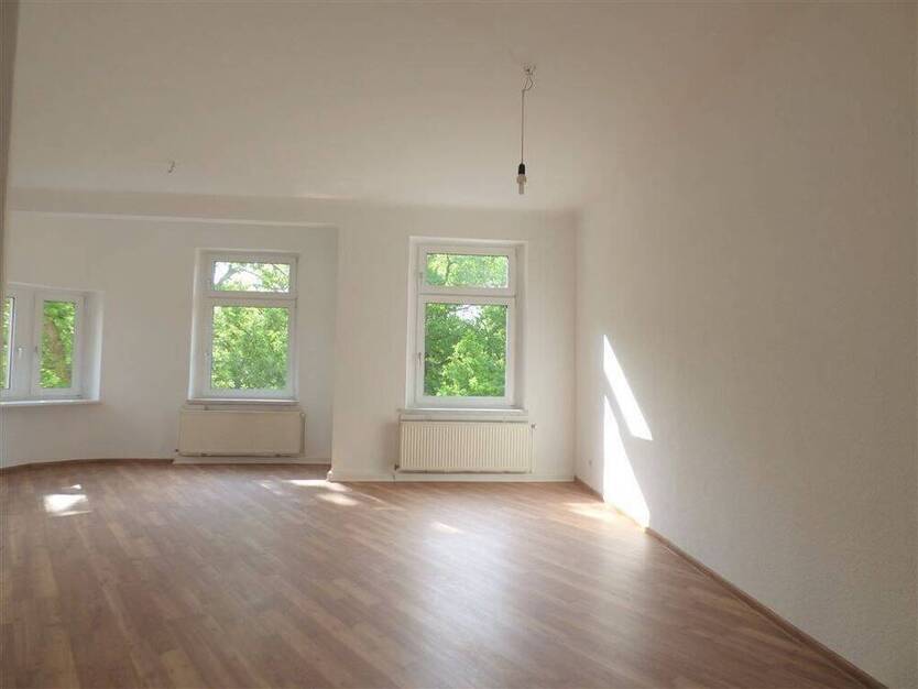 Leutzsch - Schöne 3 Zi.- Whg., Gäste WC, Loggia, frisch saniert!