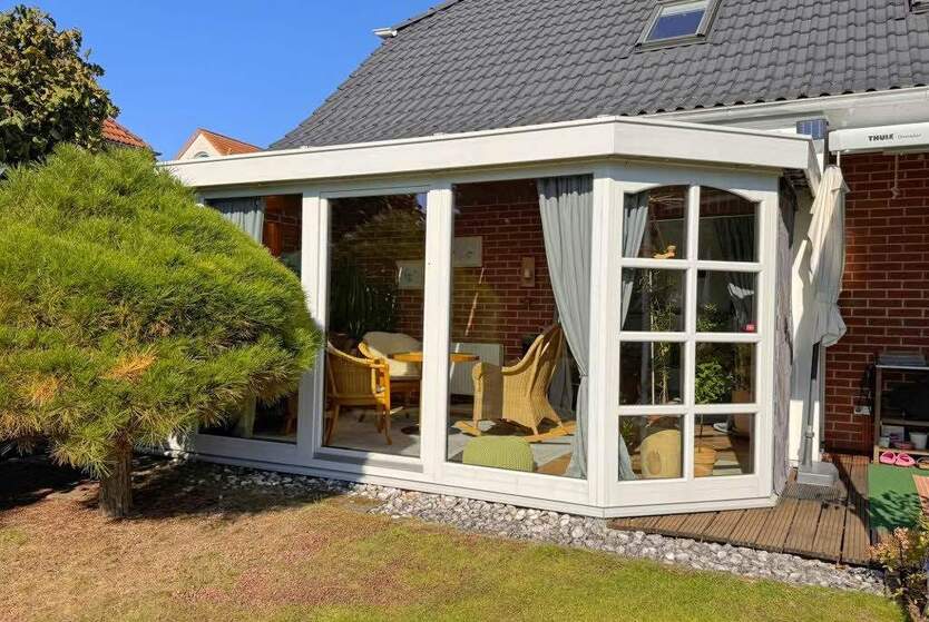 Landsberg OT Queis: Einfamilienhaus mit Wintergarten, Pool, Sauna, Garage, Keller 5 zimmer