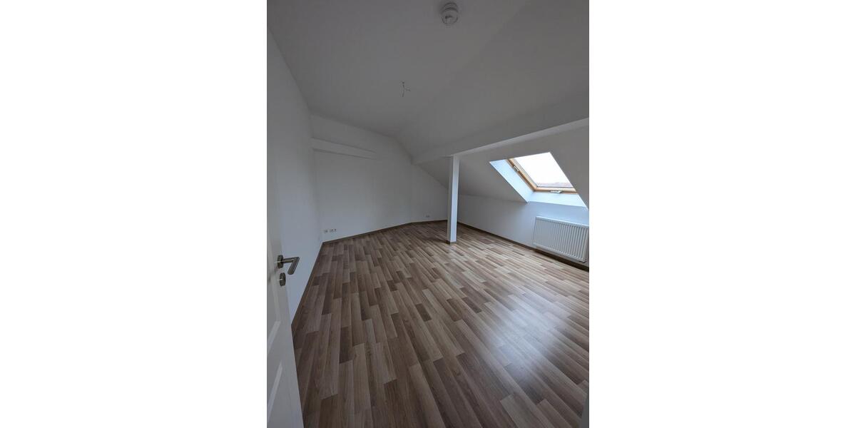 Dachgeschoßwohnung Leipzig Südost - 4 Zimmer, 145 m&sup2;, 1.399&euro; | Angebot:25717040