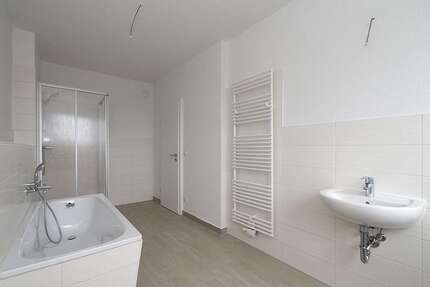 Wohnung zum Mieten in Halle (Saale) 752,57 € 115.78 m² 4 zimmer