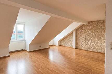 Bezugsfreie, charmante Dachgeschosswohnung mit Dachloggia - Aufzug vorhanden!! 2 zimmer