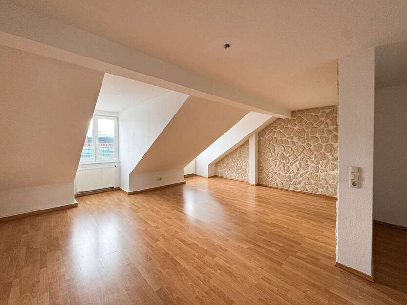 Bezugsfreie, charmante Dachgeschosswohnung mit Dachloggia - Aufzug vorhanden!! 2 zimmer