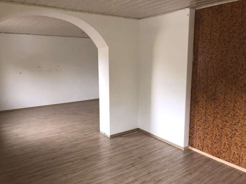 ++Doppelhaushälfte mit Entwicklungspotential in Döllnitz++ 7 zimmer