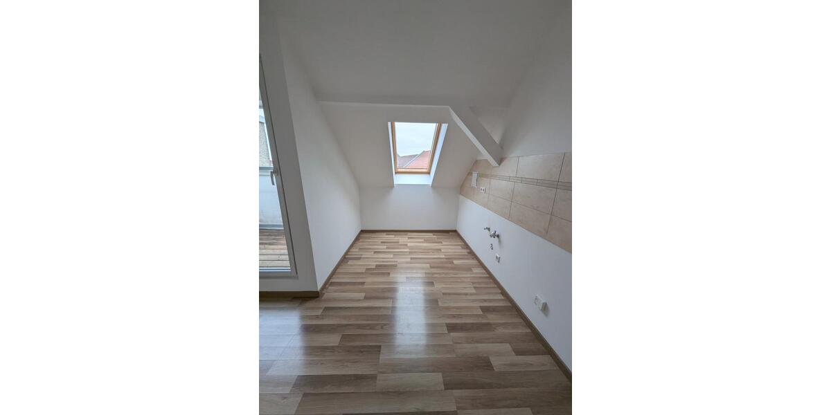 Dachgeschoßwohnung Leipzig Südost - 4 Zimmer, 145 m&sup2;, 1.099&euro; | Angebot:25717040