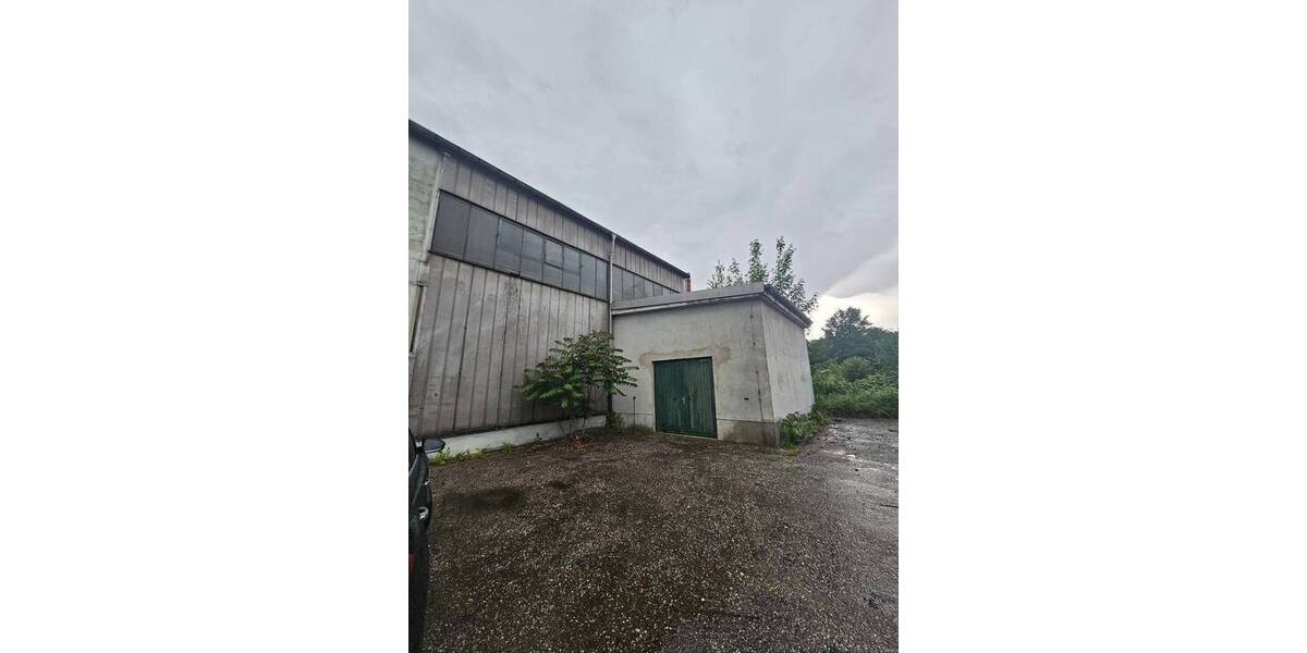 Freistehende, pfeilerfreie Halle in ruhiger Lage mit Büro-Lagerebene, Freifläche möglich zimmer