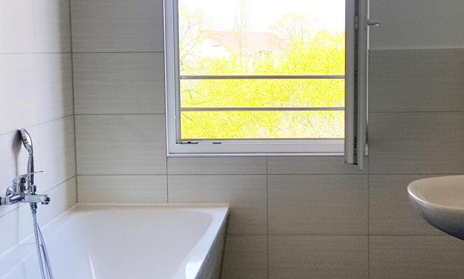 ZENTRAL MITTENDRIN + Ecke Rewe Gorkistraße + HELL & GERÄUMIG zimmer