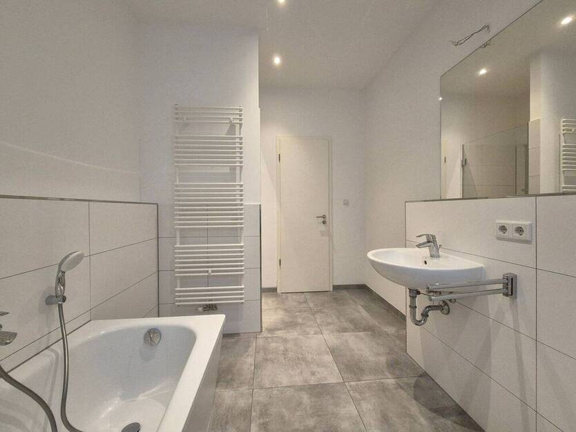 Neuwertige 3 Zimmer Wohnung mit großem Balkon