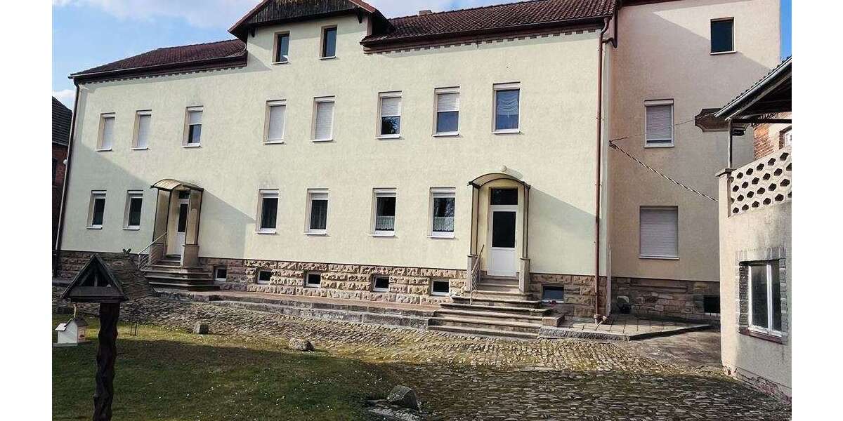 Einfamilienhaus Hohenmölsen - 15 Zimmer, 300 m&sup2;, 398.000&euro; | Angebot:25201340