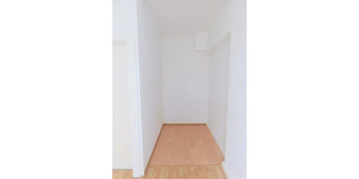 Frisch Renoviert - Schöne 3 Zi.- Whg., Bad mit Fenster, Loggia WG´s Willkommen! 3 zimmer