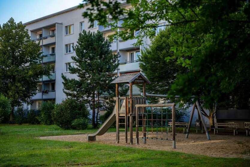 Wohnung zum Mieten in Halle (Saale) 305 € 50.57 m²
