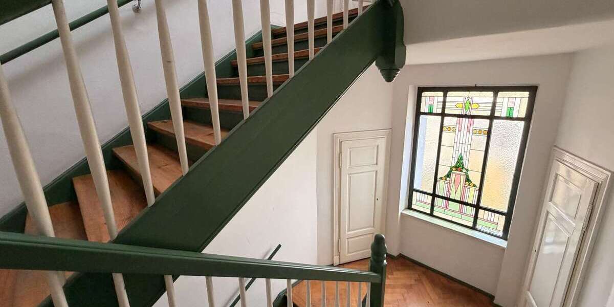 Mehrfamilienhaus mit Balkonen in Altlindenau für Faktor 20,7 zimmer