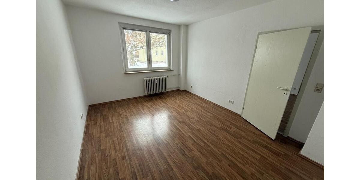 Etagenwohnung Leuna - 4 Zimmer, 75 m&sup2;, 400&euro; | Angebot:25782206