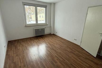 Wohnung Leuna - 4 Zimmer, 75 m&sup2;, 400&euro; | Angebot:25782206
