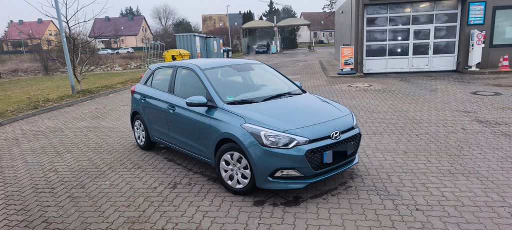 Hyundai i20 12.556 km 7.800 &euro; Rötha 04571