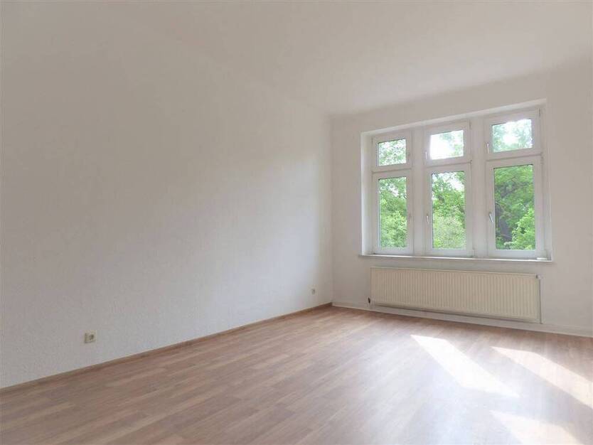 Leutzsch - Schöne 3 Zi.- Whg., Gäste WC, Loggia, frisch saniert!