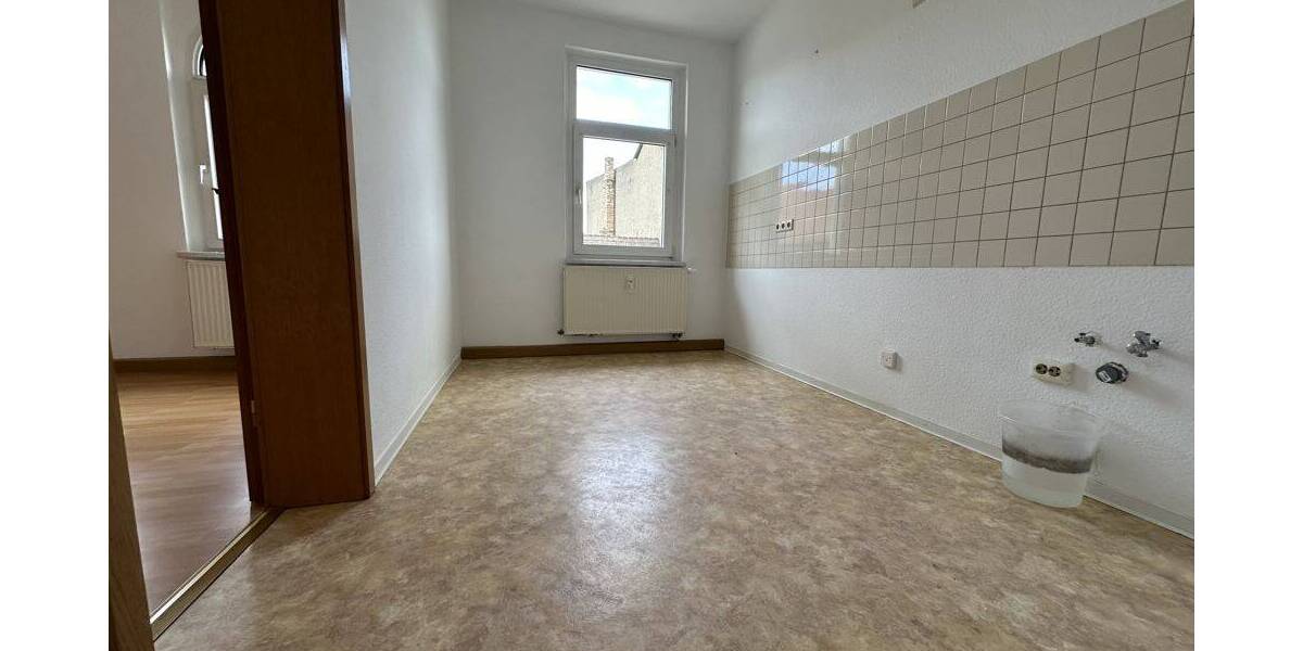 Etagenwohnung Lützen - 4 Zimmer, 120 m&sup2;, 900&euro; | Angebot:26797660