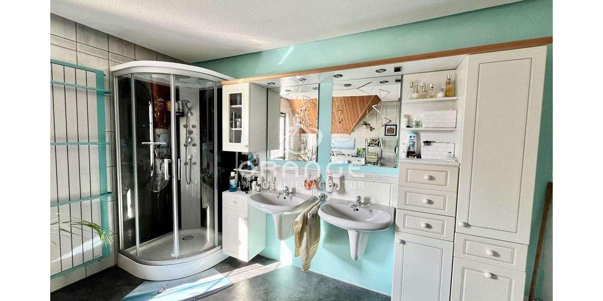 Mehrfamilienhaus, Wohnhaus Leipzig- Burghausen / Rückmarsdorf Burghausen-Rückmarsdorf - 9 Zimmer, 240 m&sup2;, 675.000&euro; | Angebot:25815670