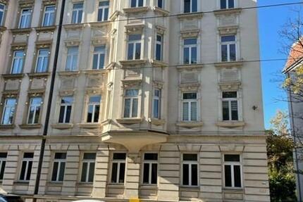 charmante Altbauwohnung | 2 Zimmer mit offener Wohnküche | Balkon I EBK 2 zimmer