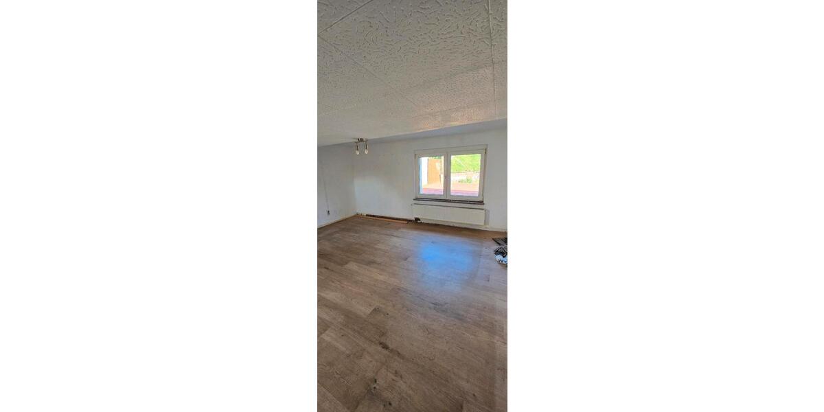 Einfamilienhaus Hohenmölsen - 3 Zimmer, 130 m&sup2;, 85.000&euro; | Angebot:26337976