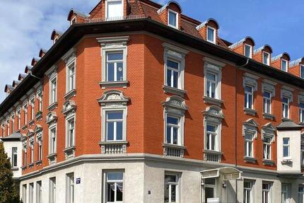 ELEGANTER ALTBAUCHARME TRIFFT MODERNES WOHNGEFÜHL ÜBER DEN DÄCHERN VON GOHLIS 3 zimmer