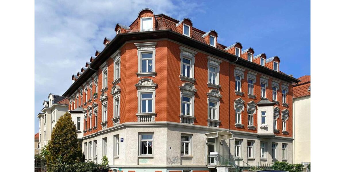 ELEGANTER ALTBAUCHARME TRIFFT MODERNES WOHNGEFÜHL ÜBER DEN DÄCHERN VON GOHLIS 3 zimmer