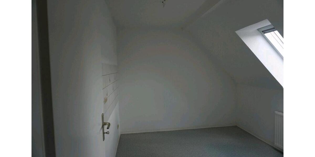 Dachgeschoßwohnung Zwenkau - 2 Zimmer, 39 m&sup2;, 350&euro; | Angebot:26568425