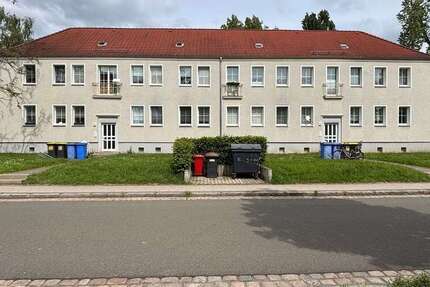 Wohnung Leuna Leuna-Göhlitzsch - 3 Zimmer, 70 m&sup2;, 472&euro; | Angebot:27162910