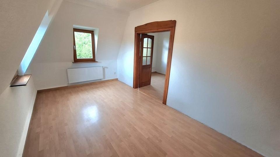 Dachgeschoßwohnung Leipzig Nordwest - 4 Zimmer, 90 m&sup2;, 999&euro; | Angebot:26678723