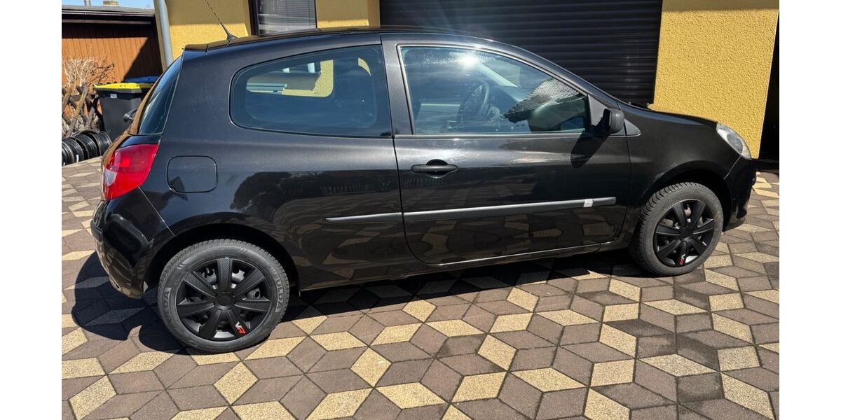 Renault Clio 76.500 km 4.099 &euro; Naunhof 04683