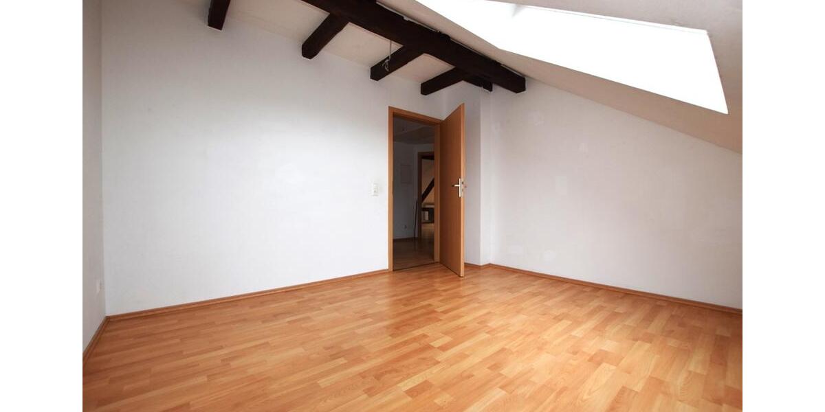 Dachgeschoßwohnung Wurzen - 4 Zimmer, 89 m&sup2;, 623&euro; | Angebot:26060660