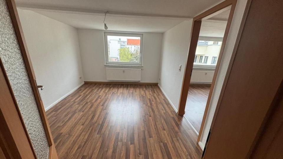 Dachgeschoßwohnung Schkeuditz - 4 Zimmer, 75 m&sup2;, 599&euro; | Angebot:26233936