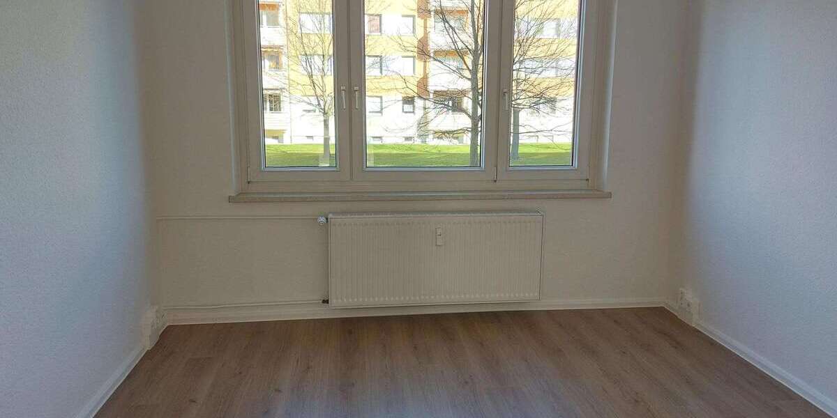 *Hochwertig sanierte 3-Raum-Wohnung mit Balkon in ruhiger Lage * 3 zimmer