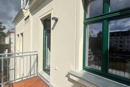 Was will man mehr? * Erstbezug * Parkett * Balkon * Fußbodenheizung * Wanne & Dusche * LED-Licht 3 zimmer