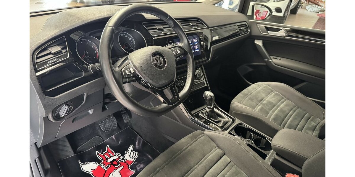 VW Touran 150 DSG R-Line/7Sitz/LED/Navi/ACC/Massage 99.985 km 22.990 &euro; Leipzig 04347